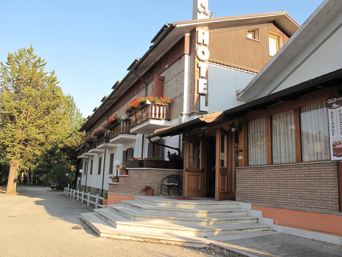 Hotel Ristorante La Nuova Fattoria Карзоли Экстерьер фото